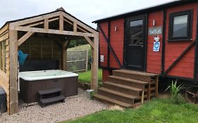 Stunning Railway Carriage With Private Hot Tub